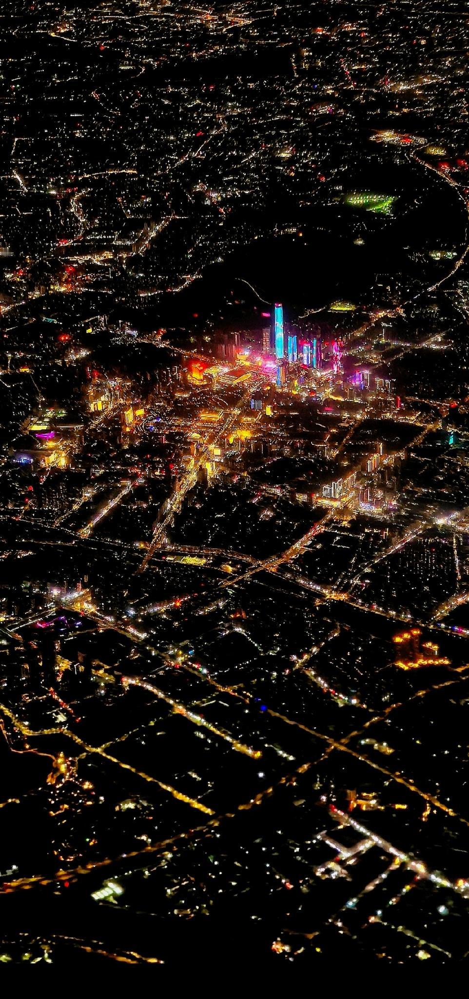 这城市就这么几栋高层建筑，算不算标志性建筑？如果是的话就无法猜出这座城市的名字了