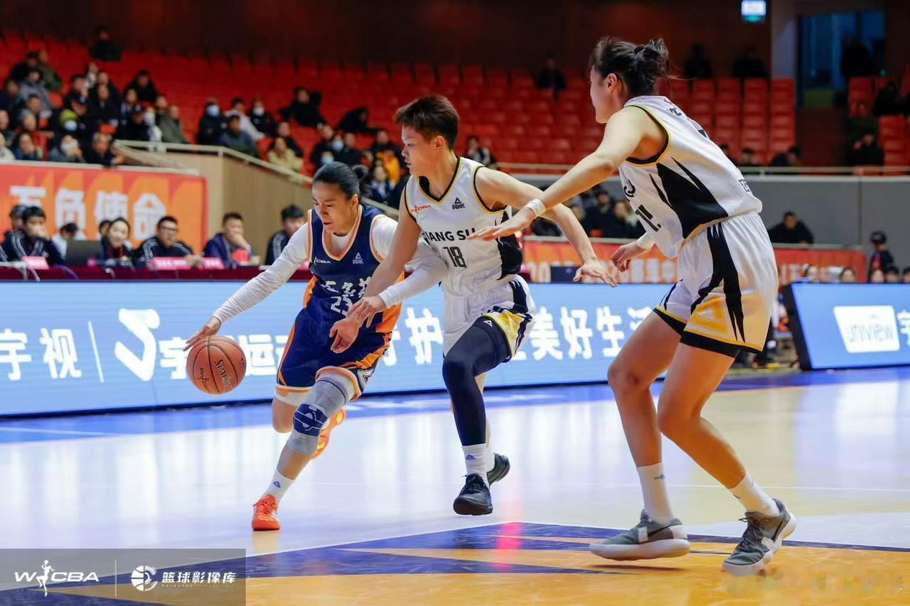 今天看江苏女篮能否止败？今天看山东女篮能否掀翻东莞女篮？今天看新疆女篮能否击