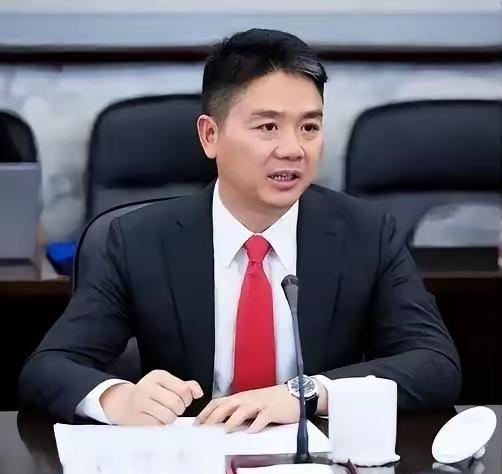 刘强东这次的反应确实很快。火灾当天，京东旗下的佳宝超市就调了矿泉水、饼干和泡