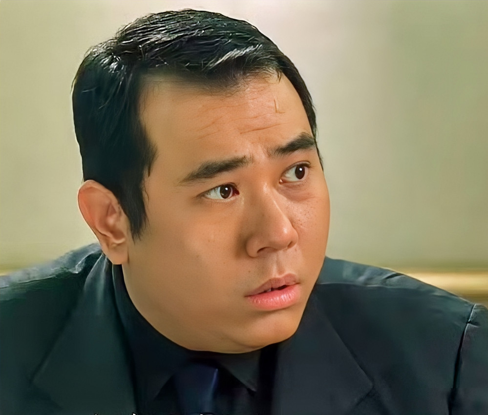 成龙的评论区最近彻底“炸了”，不过这次不是因为他本人“塌房”，而是爆料他无情
