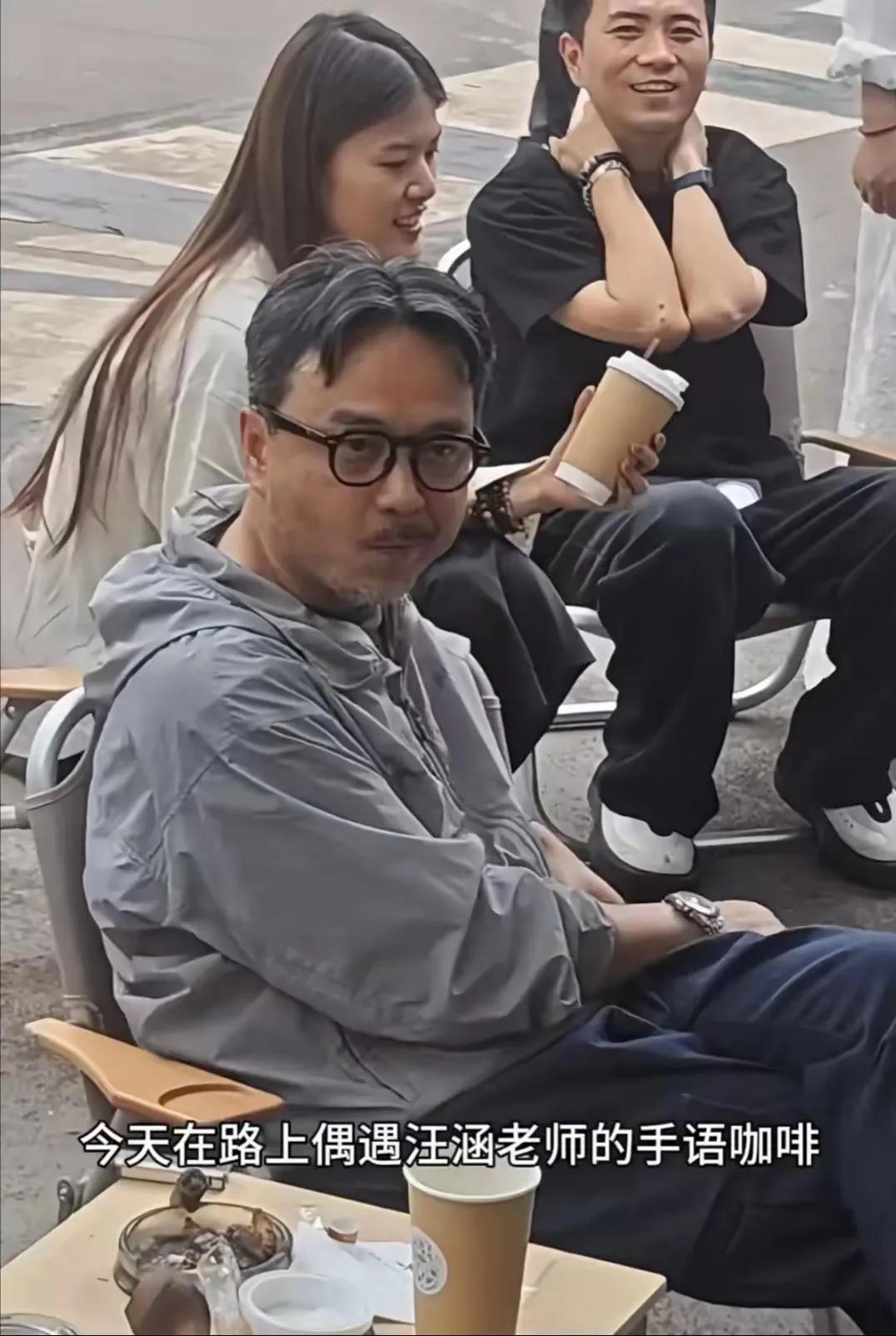 51岁的汪涵，最近在长沙被网友偶遇。看到网友发出的视频，不得不感慨，汪涵真的老