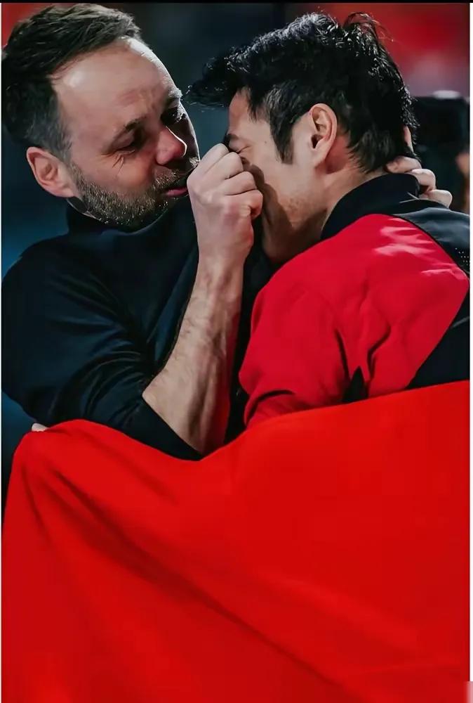 一个荷兰教练，把一个差点跌入深渊的中国天才，硬生生拽回了世界之巅“拽回”这个