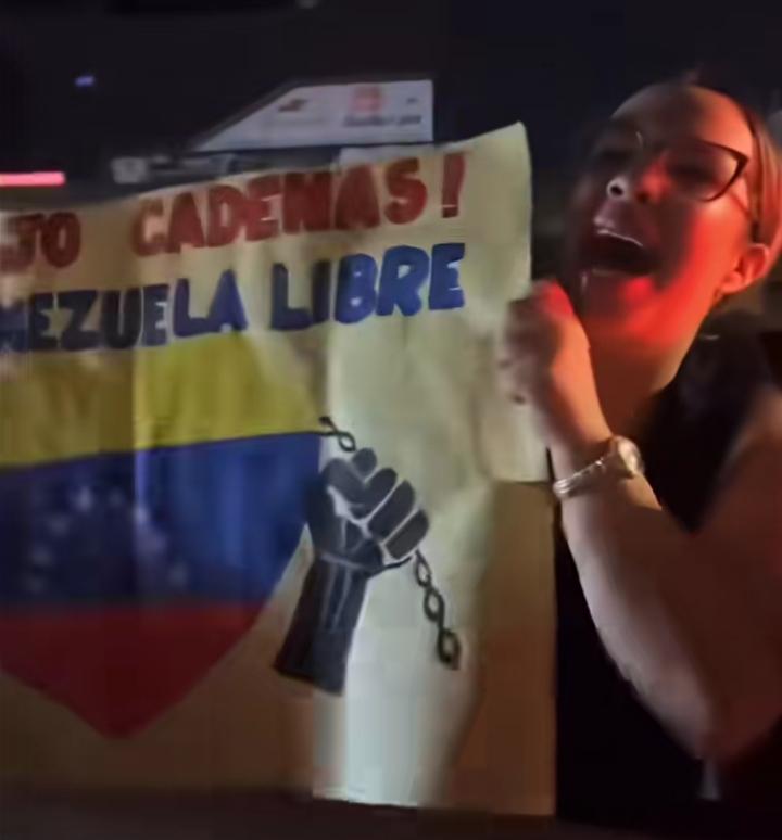 马杜罗总统被抓，委内瑞拉人民上街狂欢庆祝！此情此景与当年的伊拉克何其