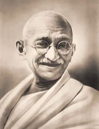 1900年，甘地第一次禁欲失败。6年后，他再次宣布禁欲，甚至和18岁的外侄孙女一