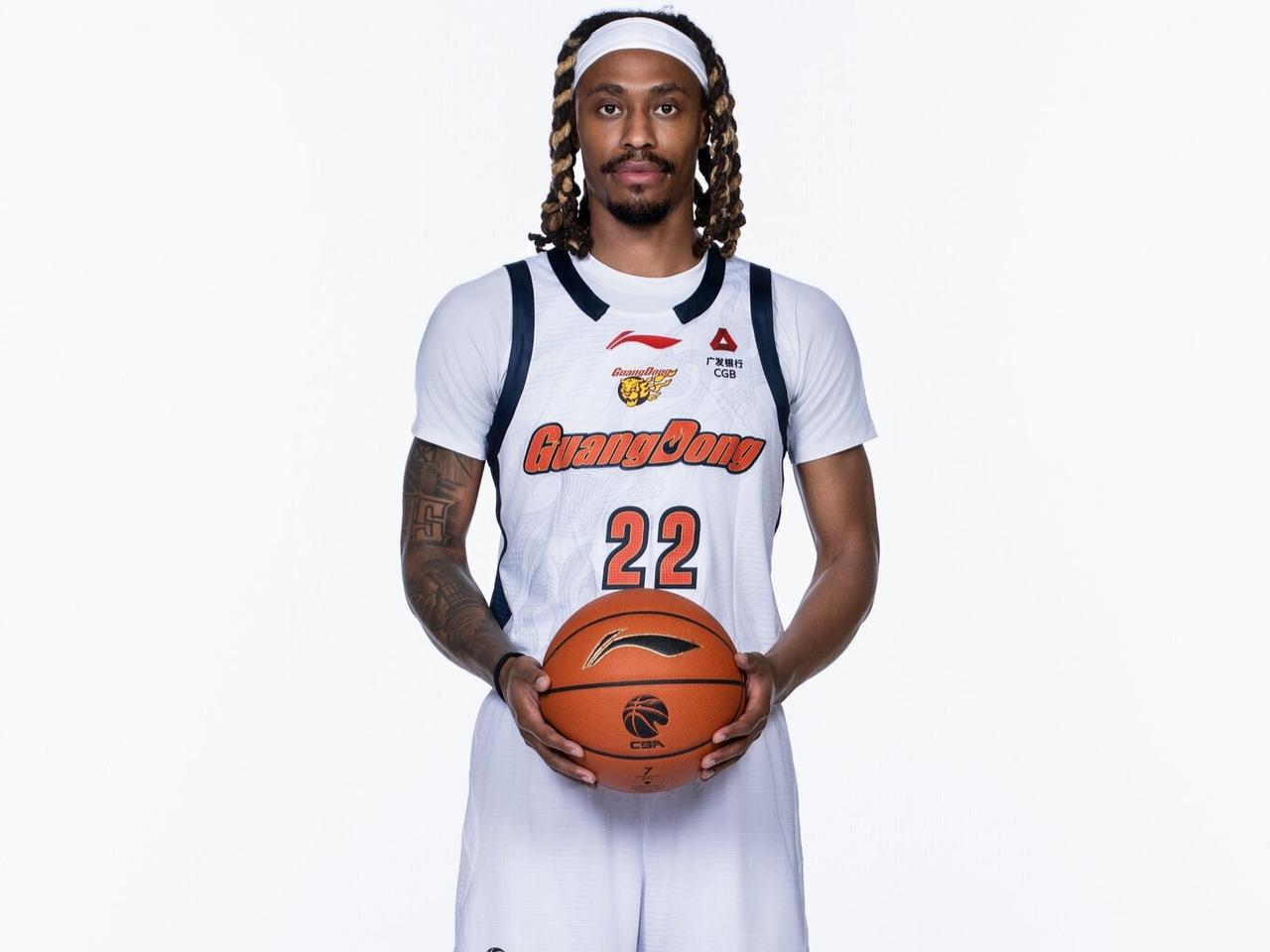 CBA最新消息：据广东男篮小外援麦考尔赛后接受采访时表示：“首先要感谢主教练和球
