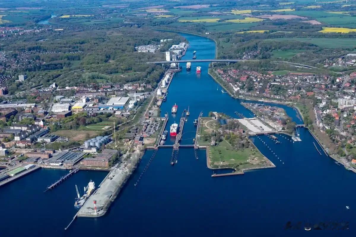 拆光设备一颗螺丝都不留，真不是网友随口说的气话，而是有实打实的实操能力，更是精准