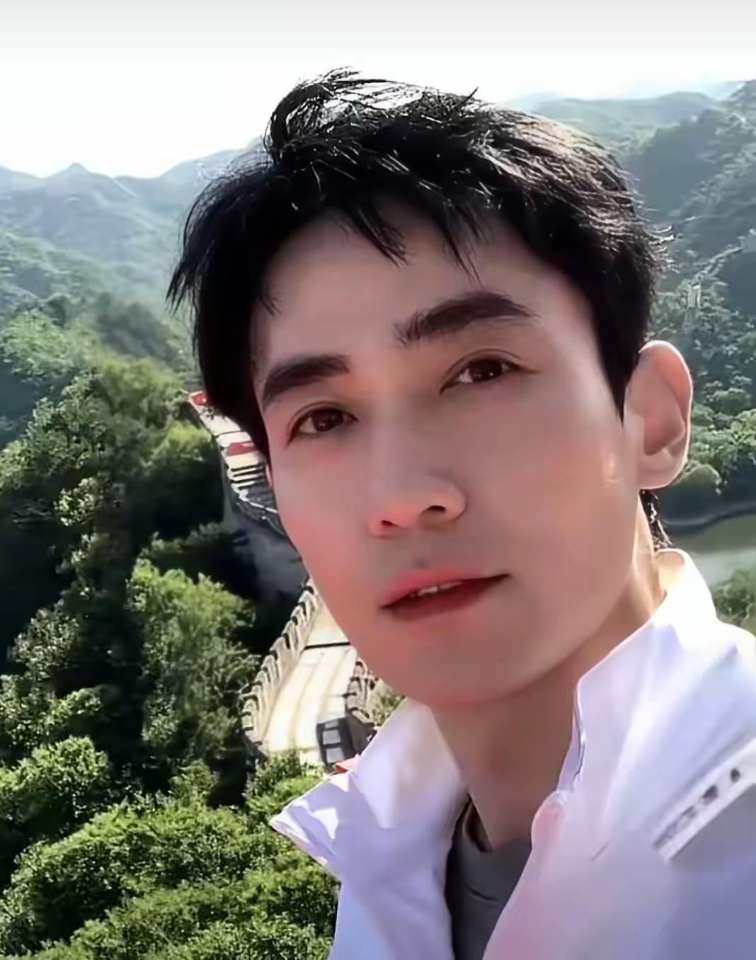 朱一龙啊朱一龙​你糊涂啊​出席商业活动之前，工作团队都不仔细核实吗？​在长