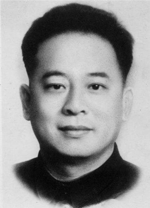 1948年，罗广斌被叛徒供出，特务知道他是国民党司令罗广文的弟弟，在抓捕之前给罗