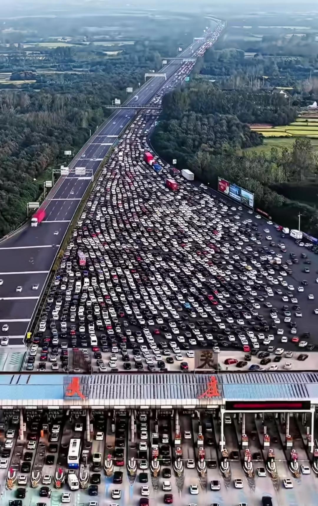 吴庄收费站如果拆掉，会不会不堵车？当我把这个问题抛给几个人工智能，结论出奇一