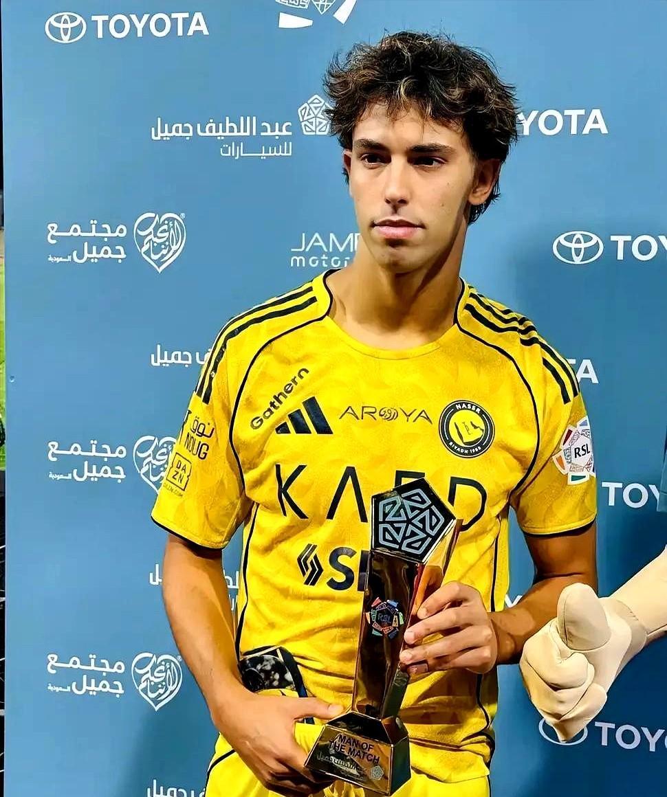 39岁，跑全场最远，最后一刻救主。别人歇着，他还在冲刺。队友浪费十次机会，他