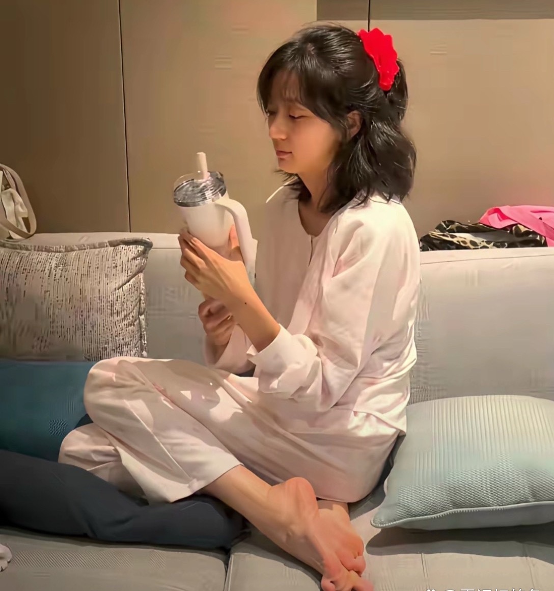 孙千的脚好丑啊。​​​