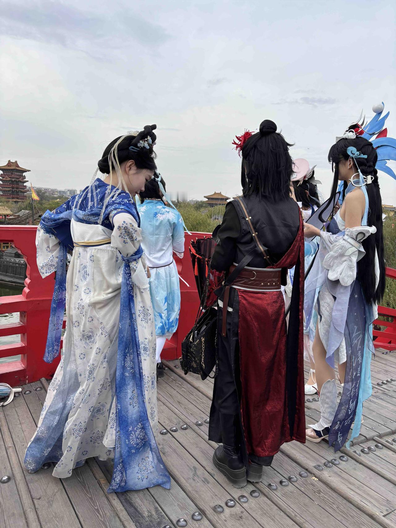 一日梦回千年，一朝醉入画卷。