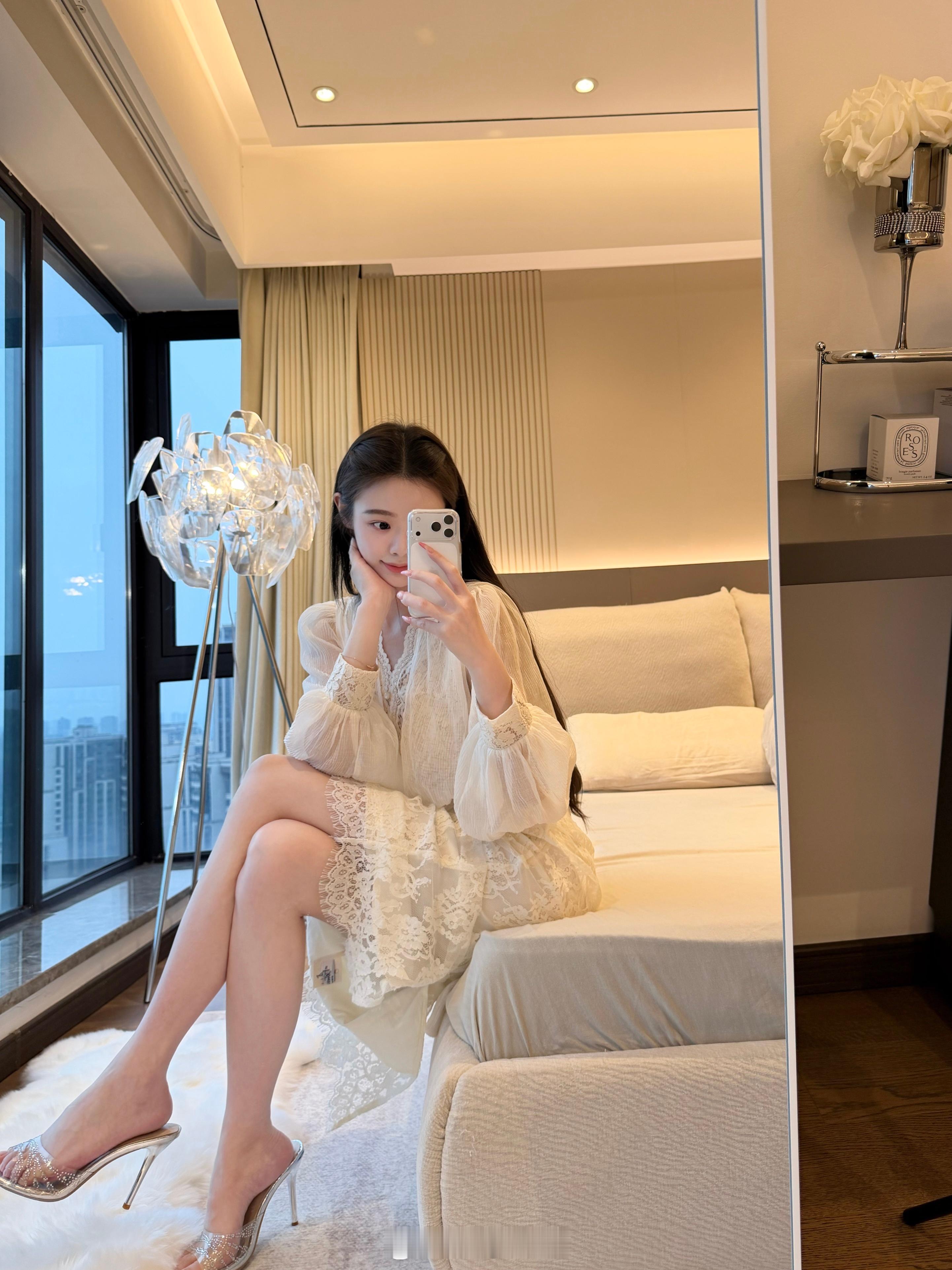 春天一定要拥有的蕾丝套装，穿上就是美上加美。。