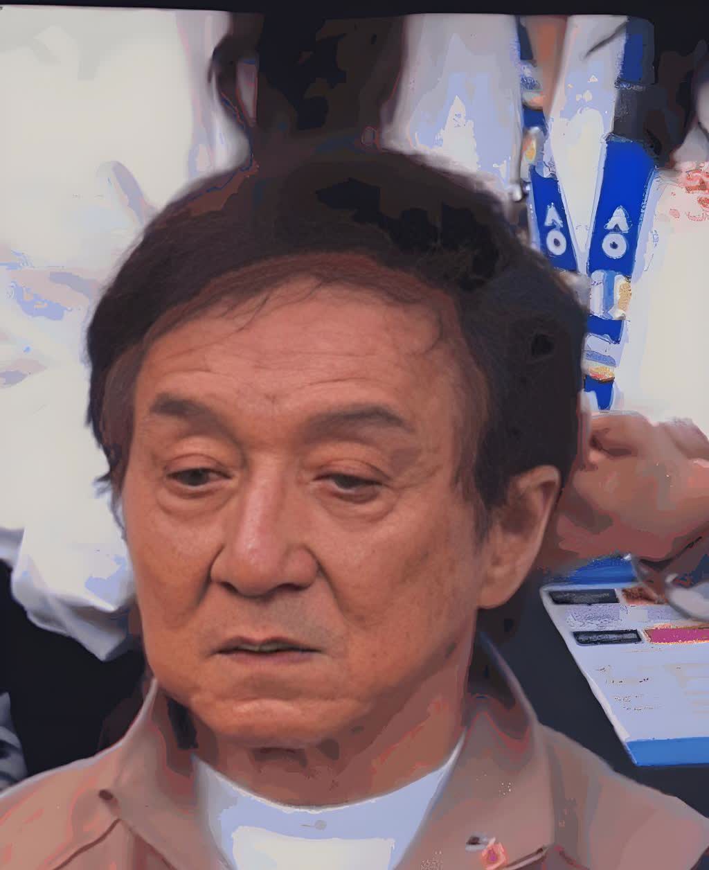 71岁的成龙到底图啥？电影5天票房才400多万，不止电影卖不动，连成龙大哥的