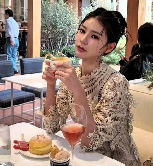 筱梅的节日,是大家的节日筱梅怀孕了，六个月，肚子好大，快生了，可是她还在忙，准