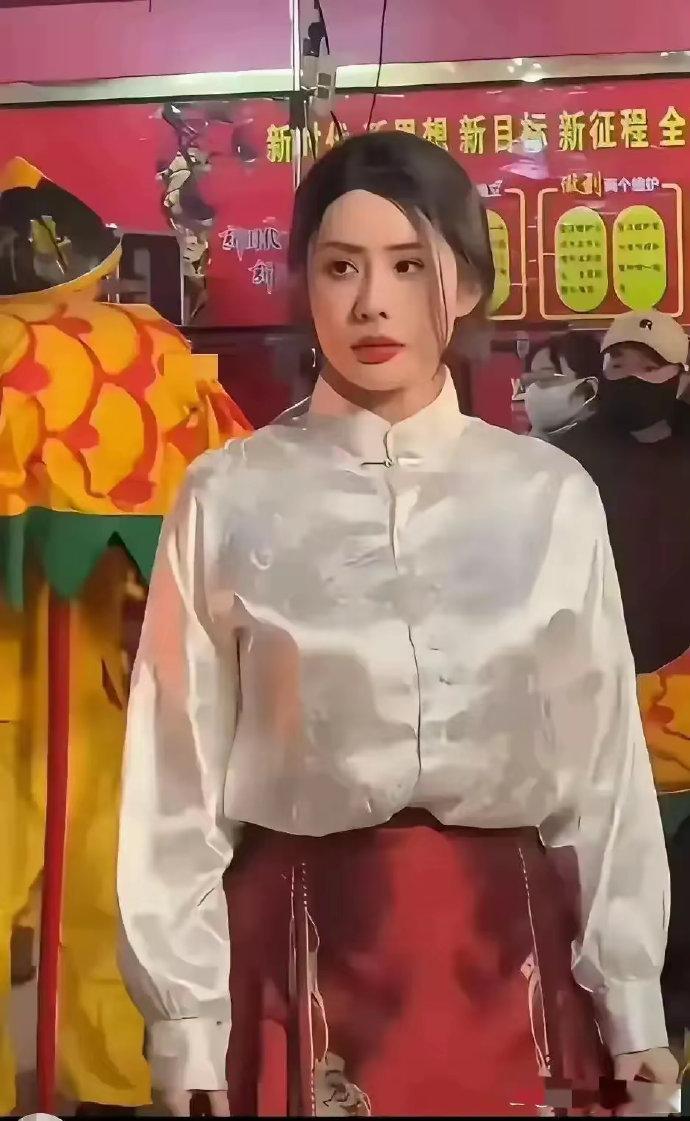 韦雪本人与直播间形象有差距，真实模样和直播中呈现的不同，让人不禁感叹反差明显。