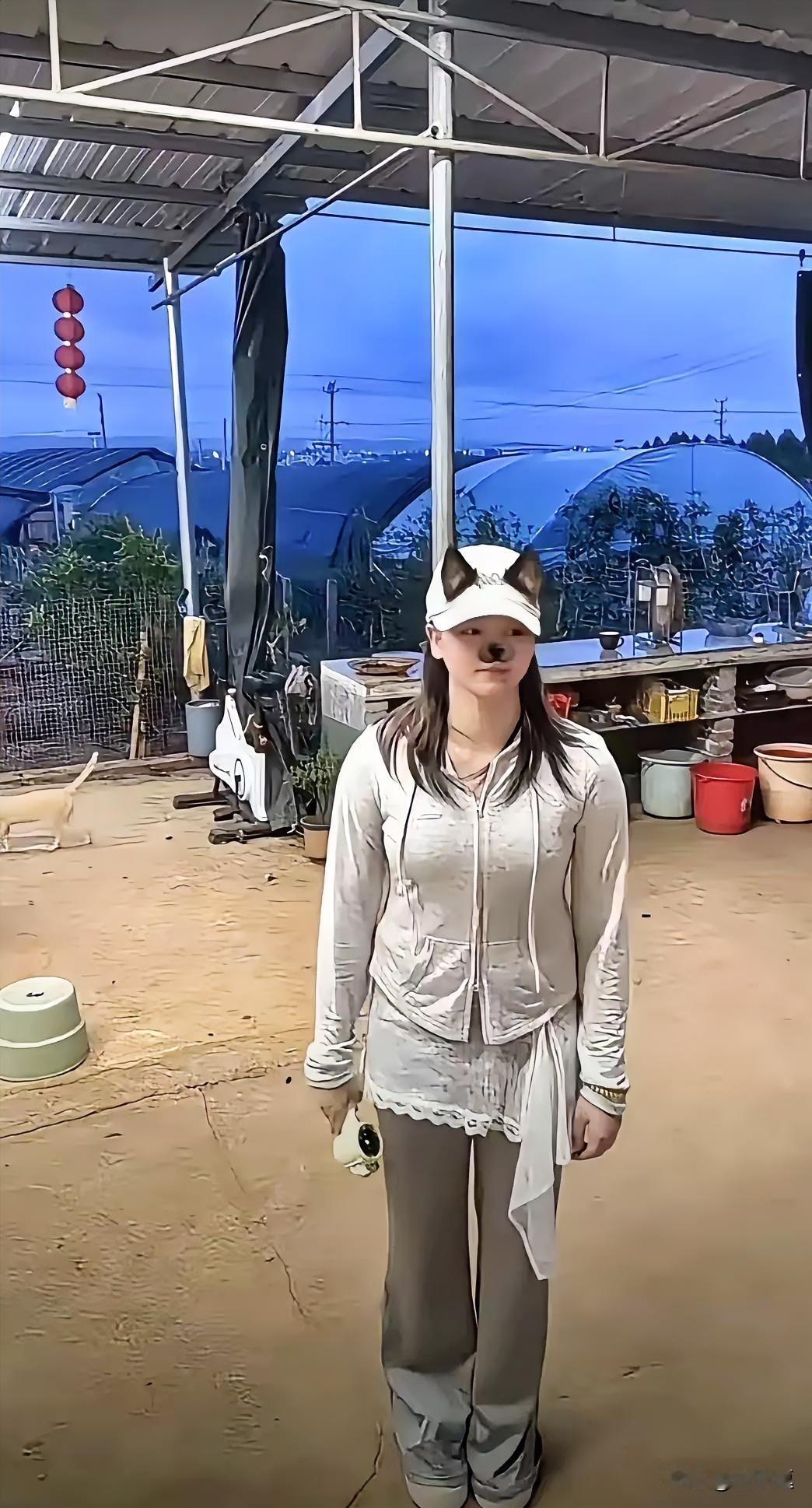 19岁的全红婵康复期最新动态曝光，眼下她回到广东湛江迈合村的老家安心调整休养。整