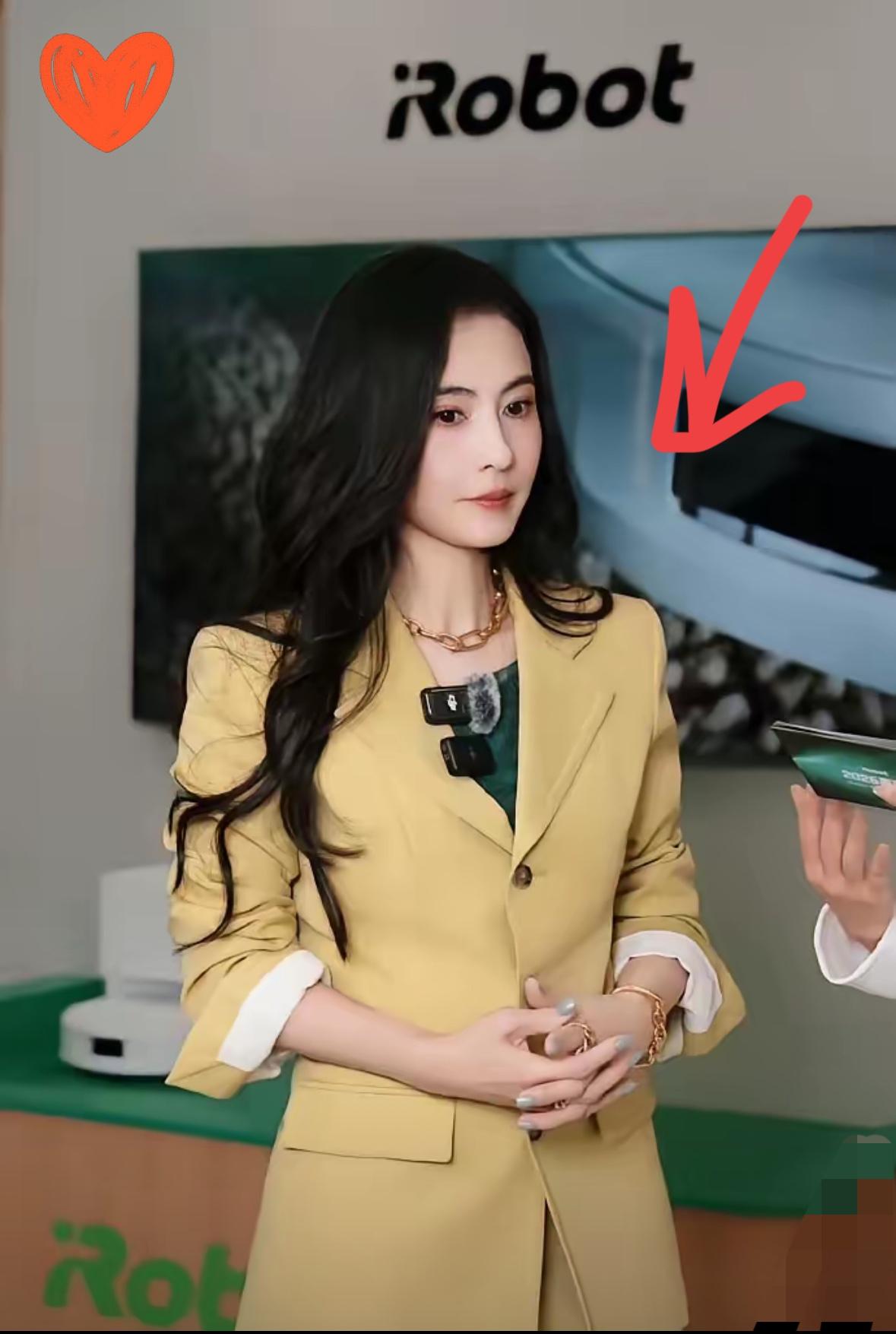 大家有没有感觉，张柏芝有些不对劲，她都45岁了，孩子也已经3个了，居然越活越