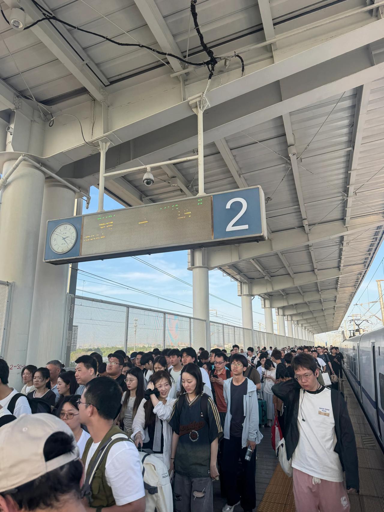 这是没通地铁安亭北的客流