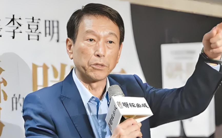 台湾前参谋总长李喜明一席话，让岛内炸锅！他直言解放军不是不敢打，而是时机未到。李