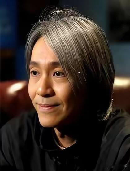 很多人总觉得周星驰无妻无子、晚年孤苦伶仃很可怜，这完全是普通人自作多情的意淫。人