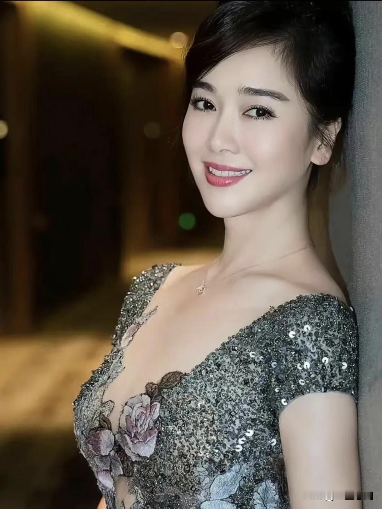 很多女演员本身都已经很成功了，可以说是要钱有钱要名有名，可她们为什么偏偏要嫁给有
