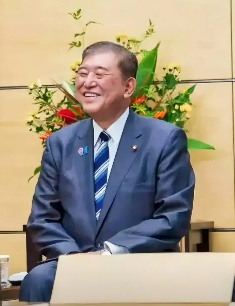 石破茂高兴得还是太早了，本以为能尽快撂了这吃力不讨好的活计，哪曾想到苗苗这么不争