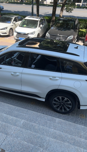 Cs75p车机太拉了吧？挂倒档倒车，我都快入库了，一看360显示的竟然还是车头