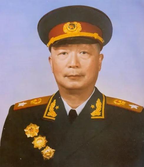 1928年，聂荣臻在香港搭乘电车，突然发现有一个人的眼神不对劲，聂荣臻脑子一炸，