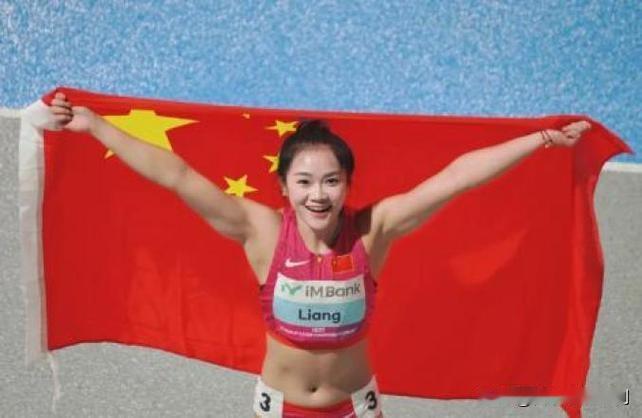 梁小静：以无畏之姿，书写“无败”人生在田径赛道上，梁小静是耀眼的存在。她身材