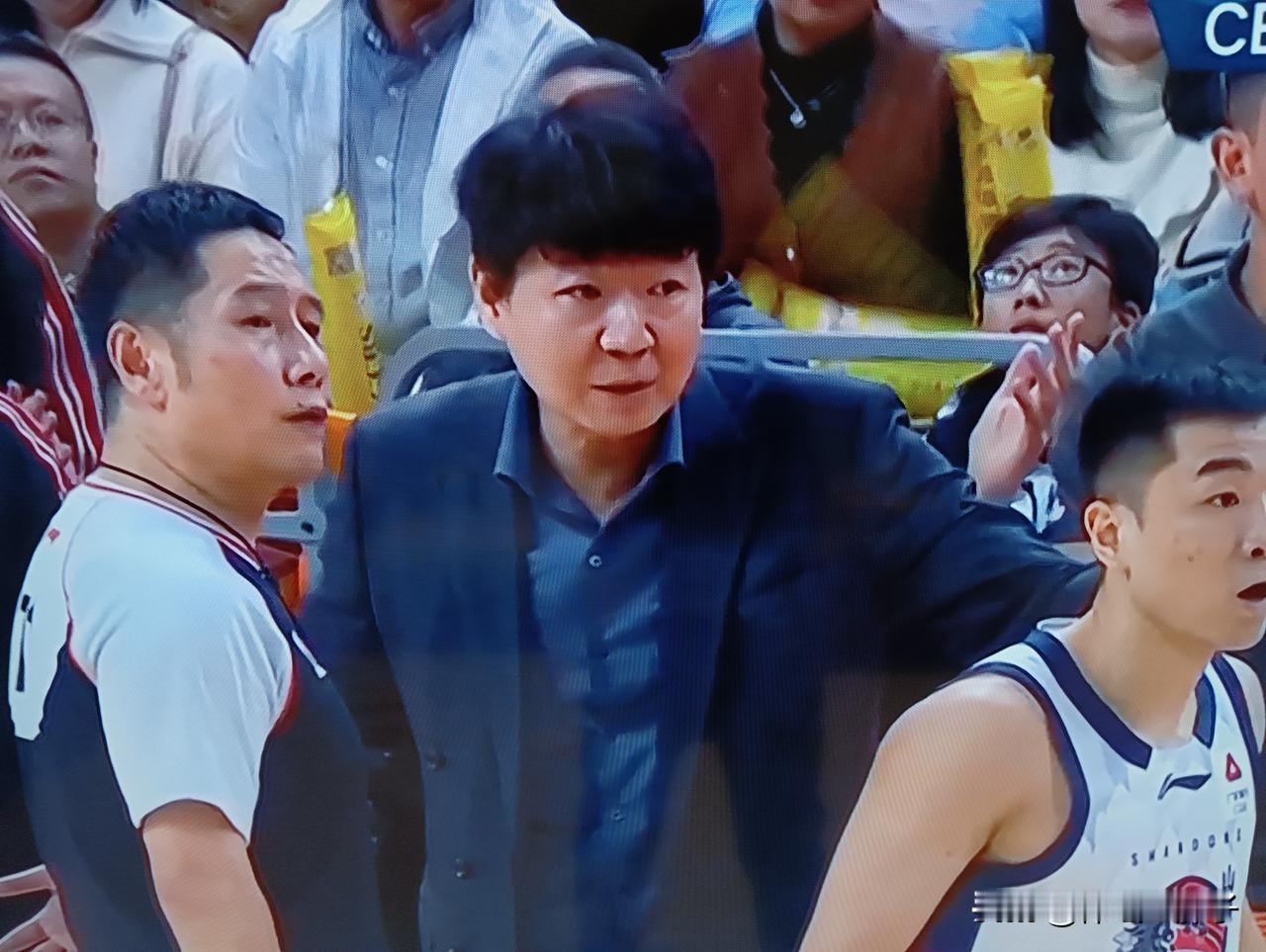 山东男篮新赛季众生相陶翰林是真不争气啊！最后时刻一个无谓的违体犯规，最后一节