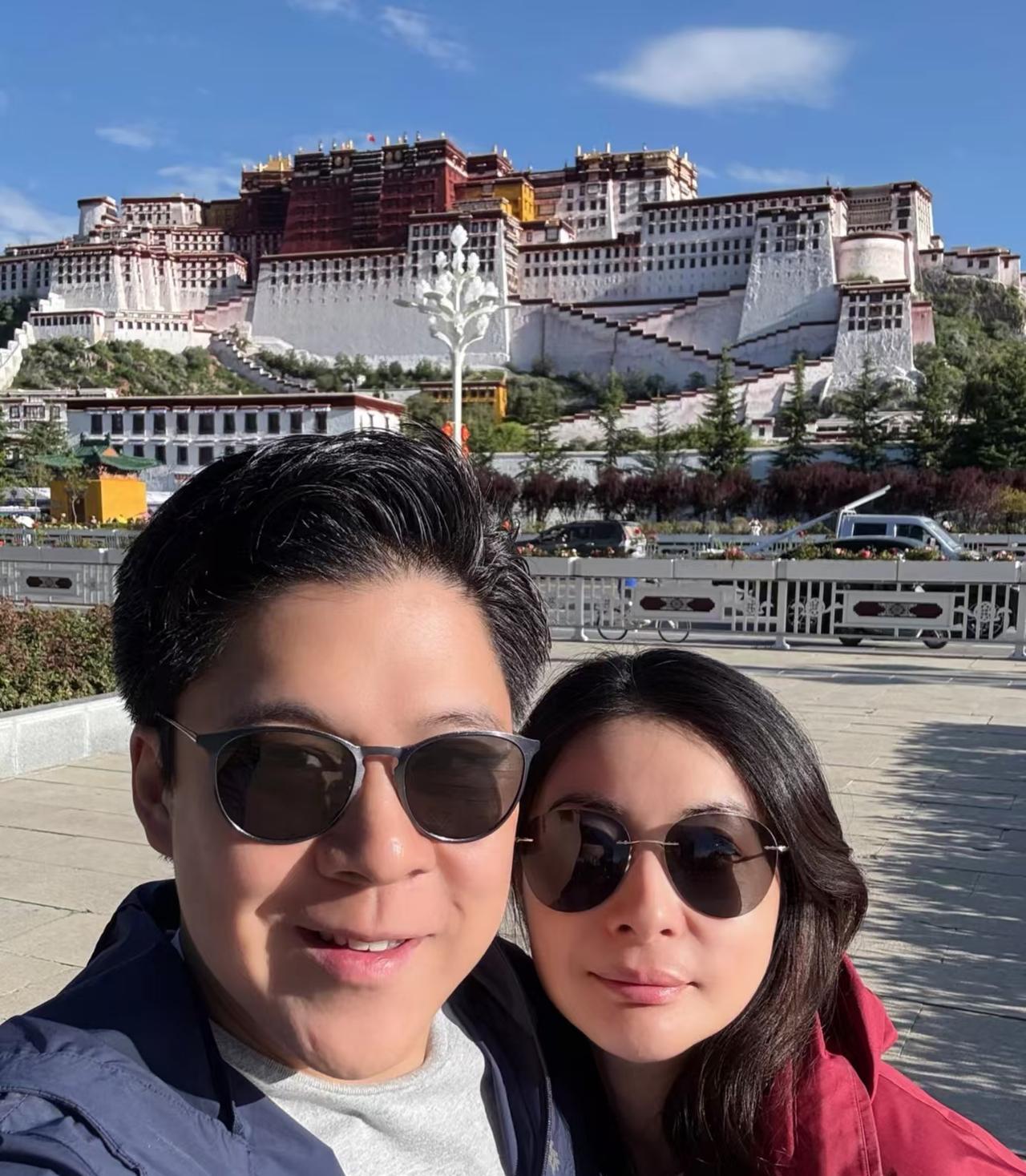 郭晶晶又带着她的老公出去旅游了，这次是充满魅力的西藏，然而翻到图四时，我却闹了个