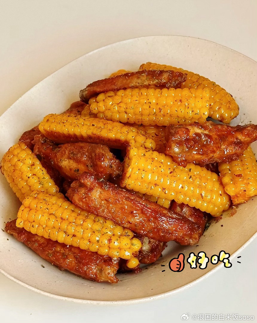 椒盐玉米鸡翅椒盐鸡翅＋黄金糯玉米，这个搭配真的绝了！一口肉一口粮，好吃到舔手指🍳做法1️⃣鸡翅洗净