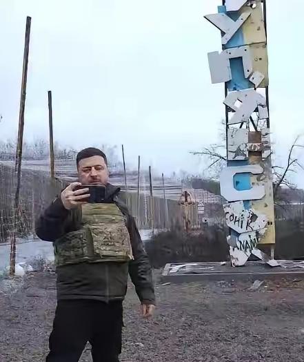 这两个人，有什么共同点？他们都在人生最关键的时刻，选择了一条注定失败的路，原