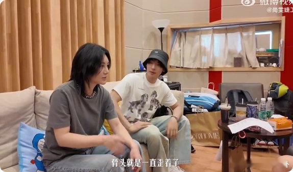 尚雯婕让颜安唱歌用笛子舞表情尚雯婕和颜安在《巴黎合伙人》也太有梗了吧！颜安当“