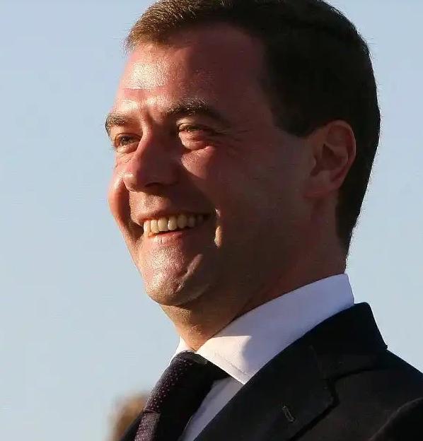 法国总统马克龙高调宣布，要向丹麦的格陵兰派遣军事力量，展示对盟友的支持。话音还没