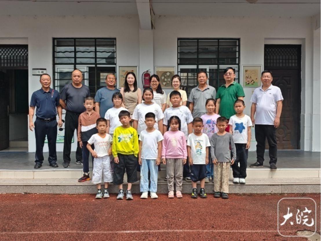 9月4日，大皖新闻报道了一所让很多人第一次看到时以为是段子的乡村小学，安徽霍山县