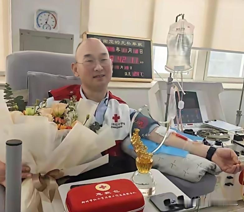 23年献血300次！医生揭秘：这不是伤身，是科学自律的奇迹