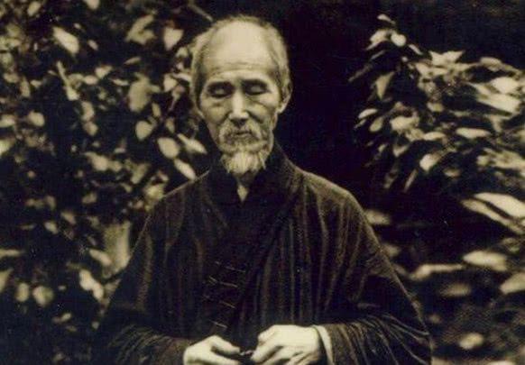 1959年10月，120岁高僧圆寂，而高僧的遗体被火化后，竟出现了50多颗舍利。