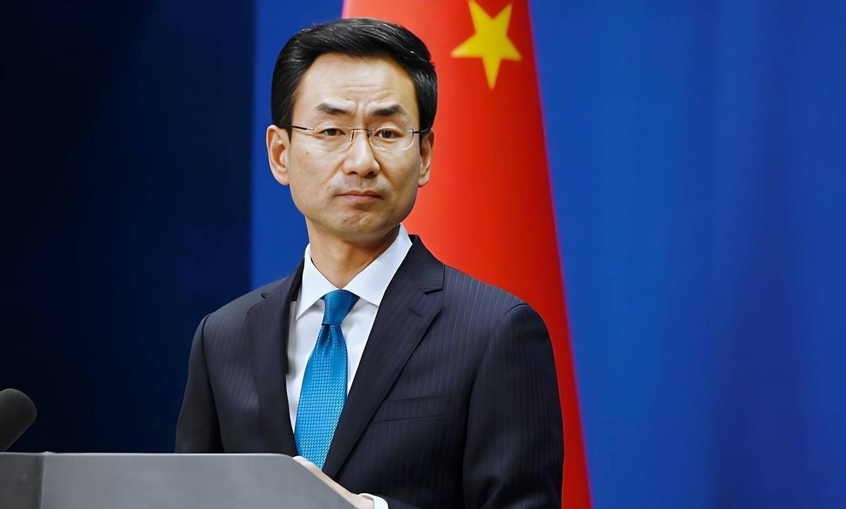耿爽举起手指：美国可以，中国就可以。7月31日在联合国，在面对美国代表污蔑中国