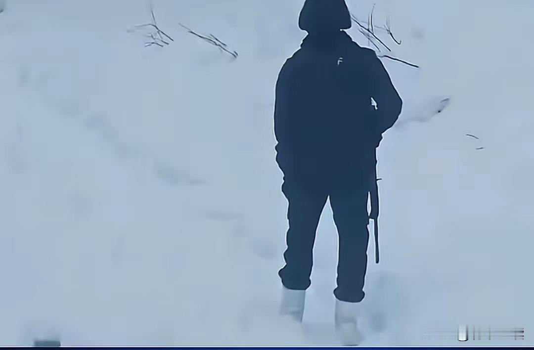 印军雪地服翻车！同样是边防雪地作战服，为啥解放军的能和雪原融为一体，印度的却成
