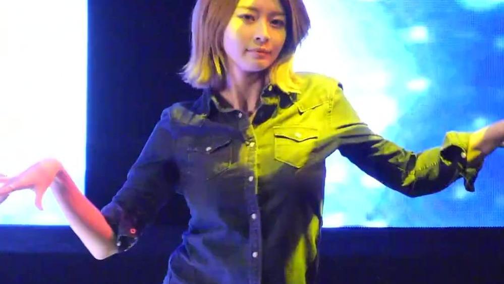 羞涩!韩国主播玩大腿游戏 妹子私下都干啥[ww