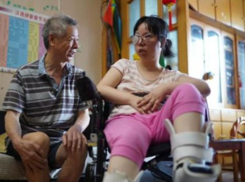 30岁安徽女博士怀孕后瘫痪在床，丈夫悉心照顾，不料，生下儿子后，丈夫看了一眼却说