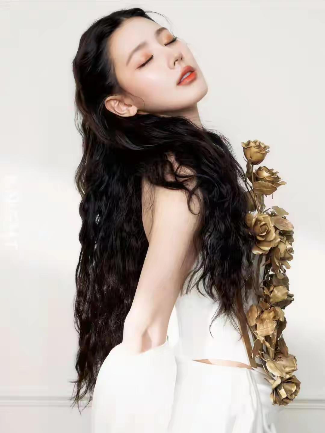 优雅玫瑰，柔美发丝，白裙飘飘，梦幻少女