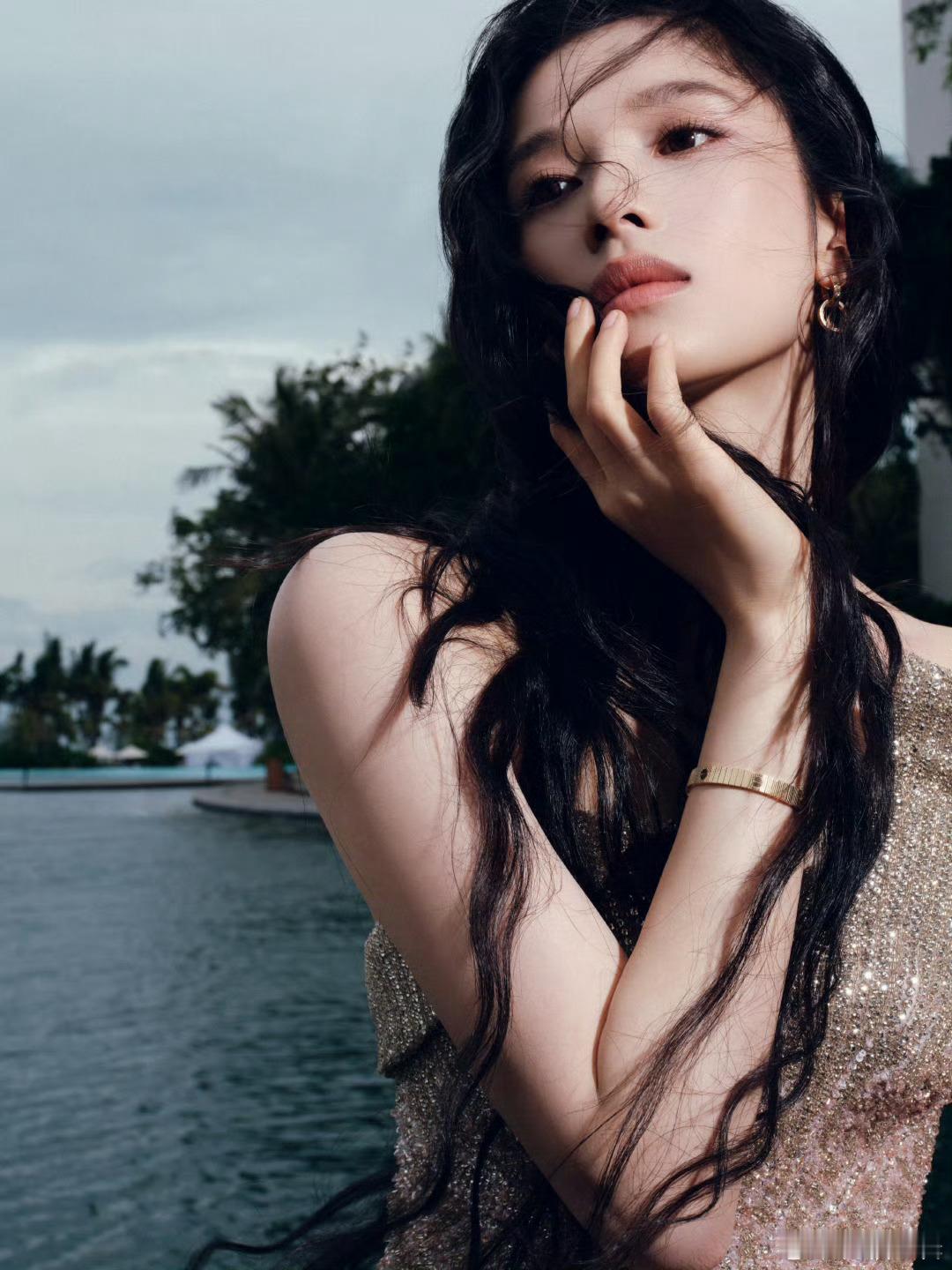 张婧仪每一次活动都很稳定发挥诶每次的礼服都很适配就是图能