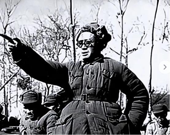 刘伯承元帅修改并重新确定我军各种称呼：“伙伕”改为“炊事员”、“马伕”改为“饲养