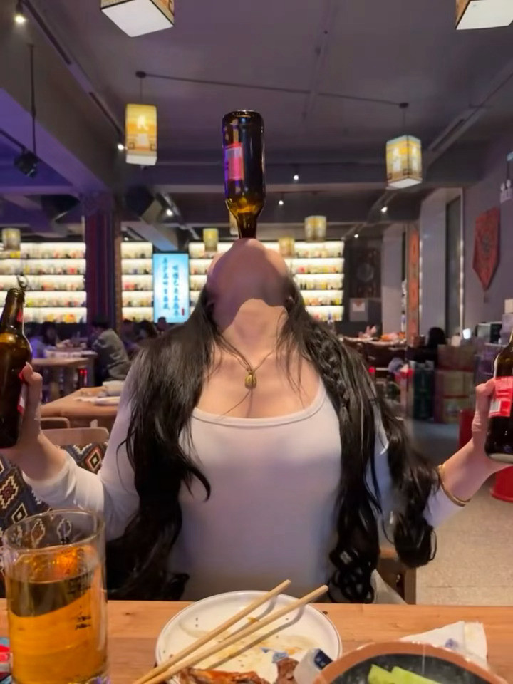 一般人哪能喝的过她