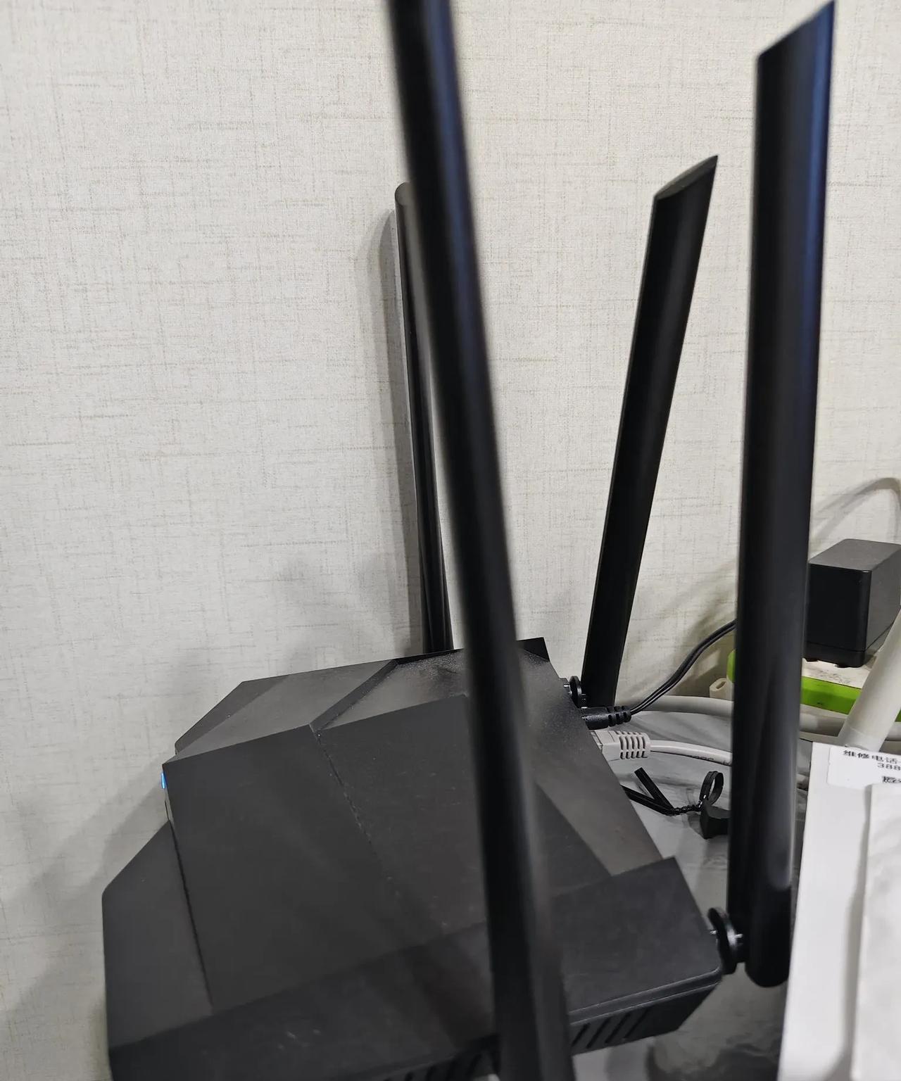 装WIFI的师傅告诉我的关于网络提速的密码:明明WiFi信号是满格，可网速