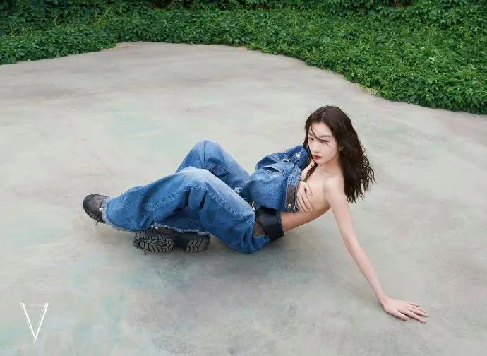 怎么难看怎么穿，冬雨啊，别胡闹了，回剧组好好拍戏吧。周冬雨怎么说呢，争议颇大