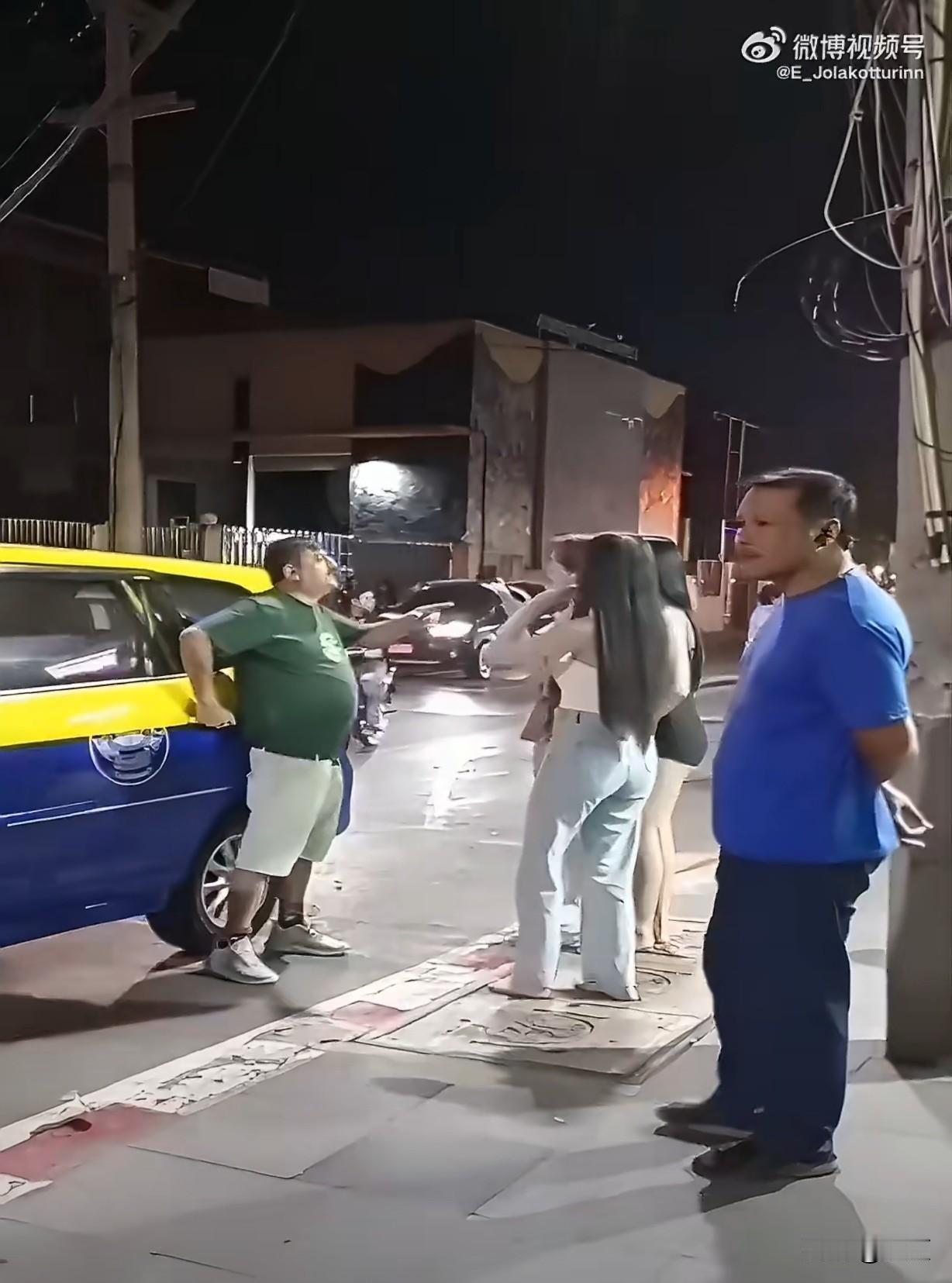 印度男子泰国占便宜拒付款，遭变性人群殴躺进医院……印度网红SurajKumar